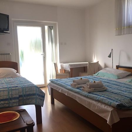 Tourist Rooms Sajovic Postumia Esterno foto