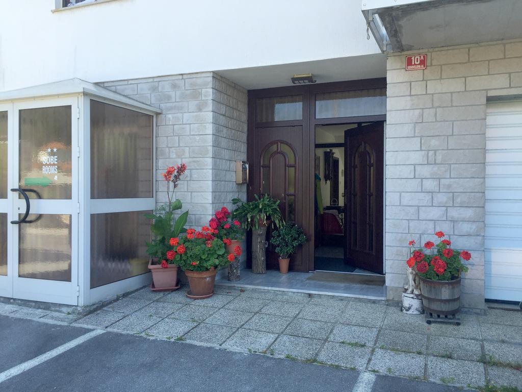 Tourist Rooms Sajovic Postumia Esterno foto